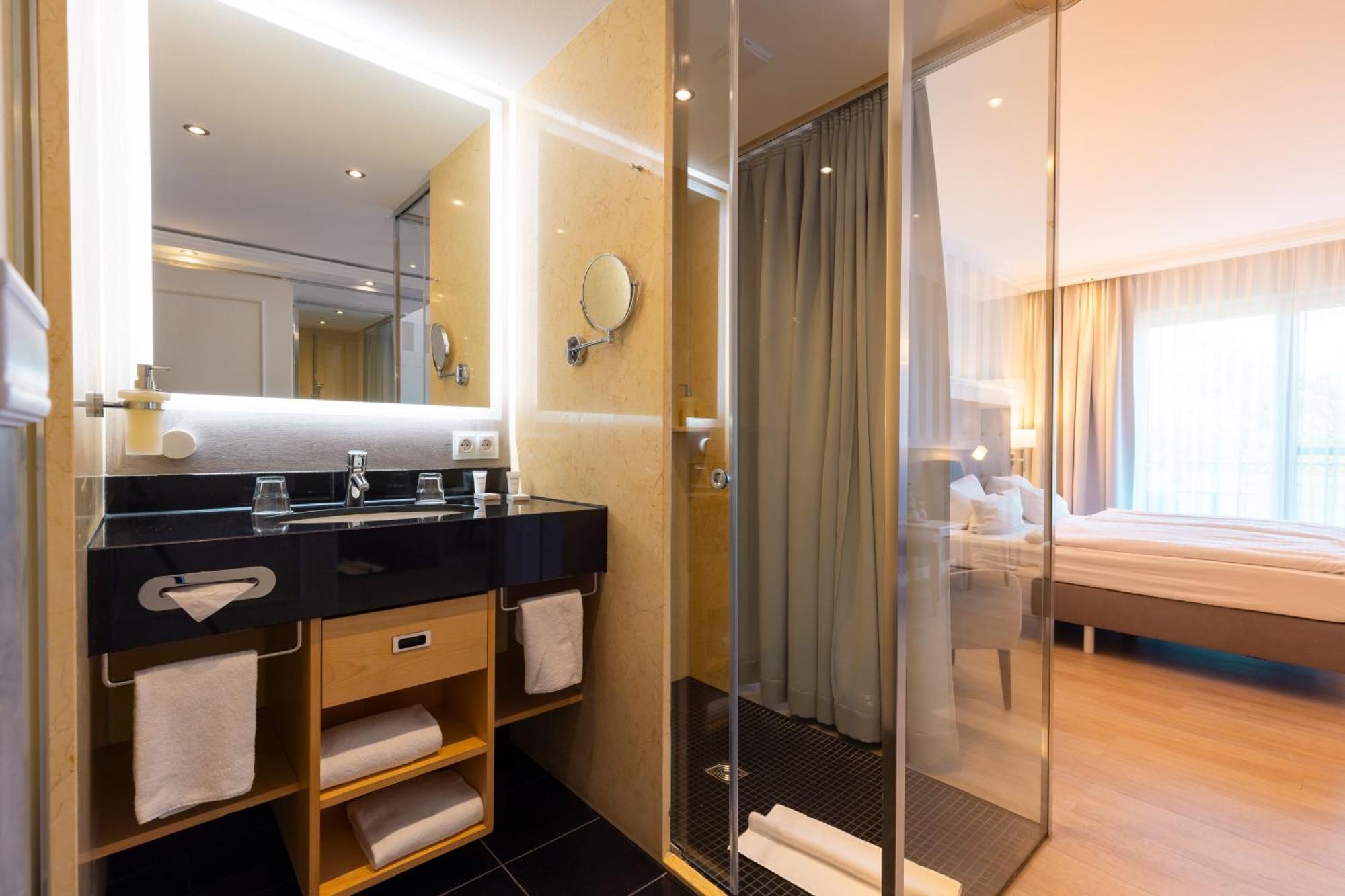 Resort Hotel IV Jahreszeiten 징스트 외부 사진