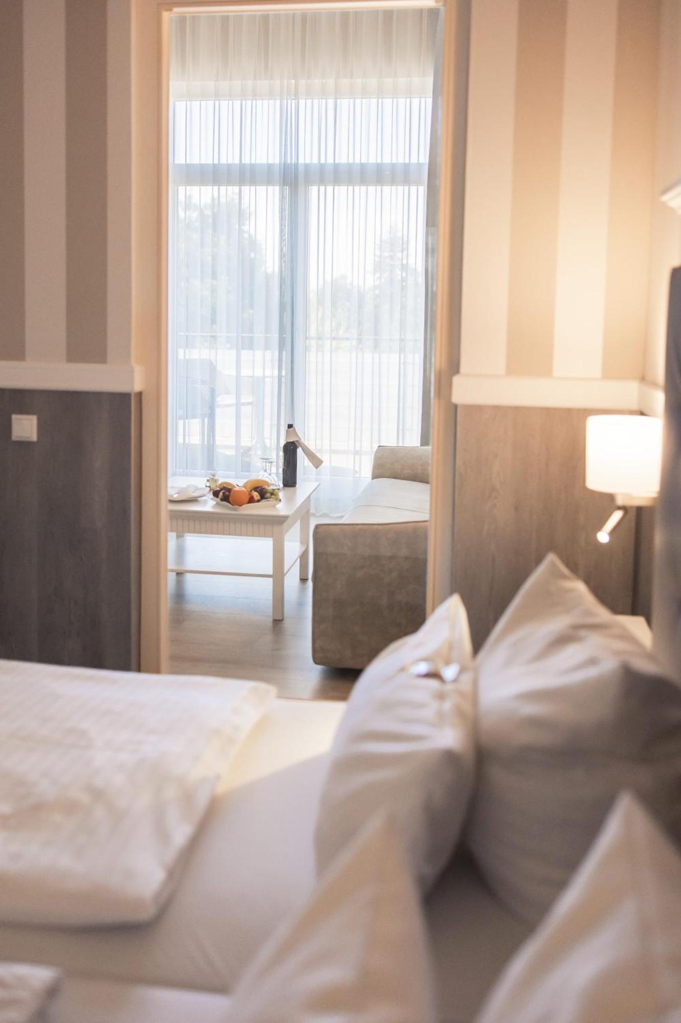 Resort Hotel IV Jahreszeiten 징스트 외부 사진
