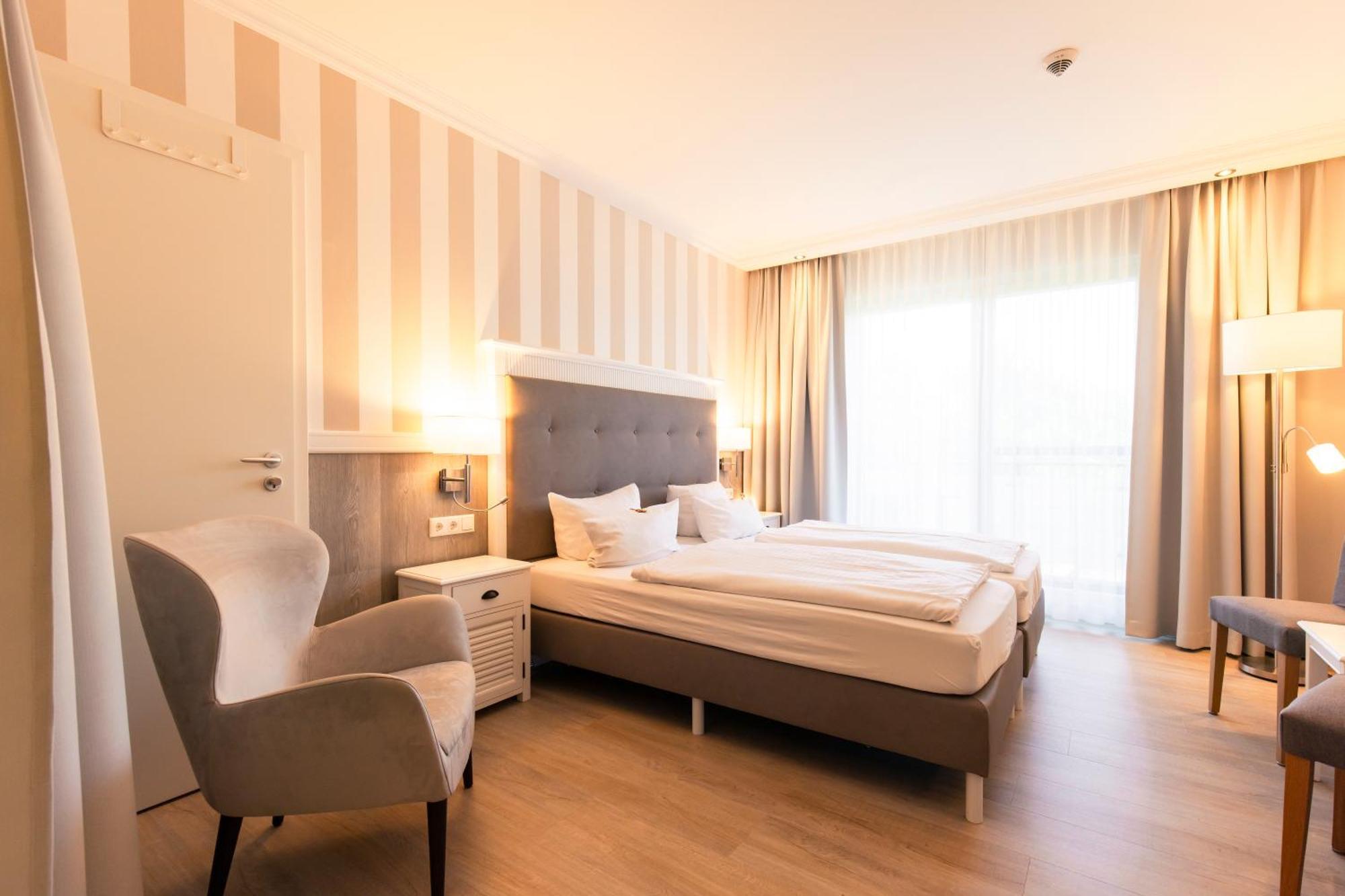 Resort Hotel IV Jahreszeiten 징스트 외부 사진