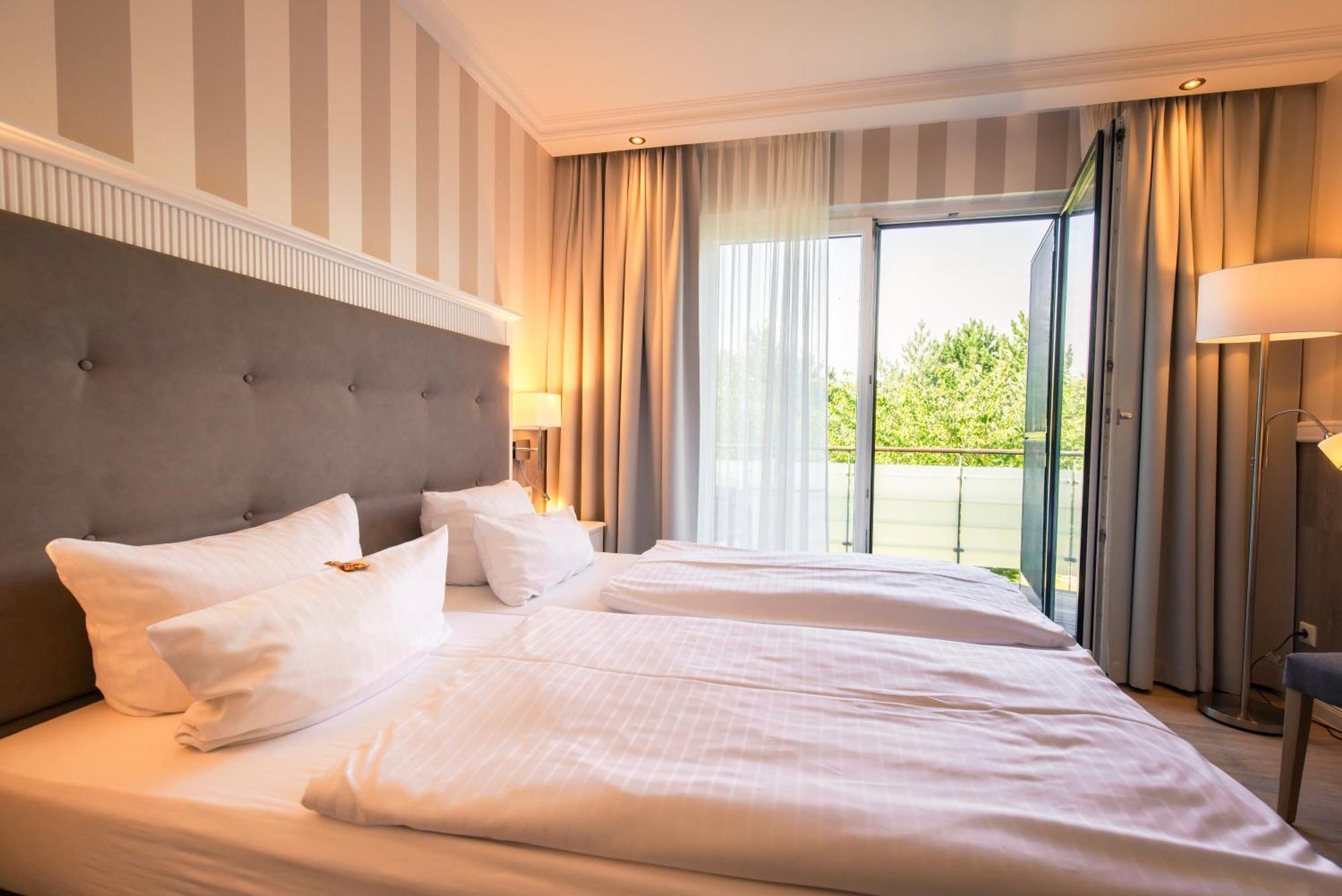 Resort Hotel IV Jahreszeiten 징스트 외부 사진