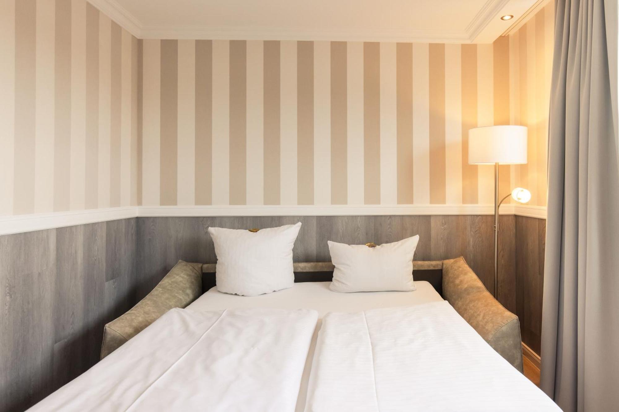 Resort Hotel IV Jahreszeiten 징스트 외부 사진