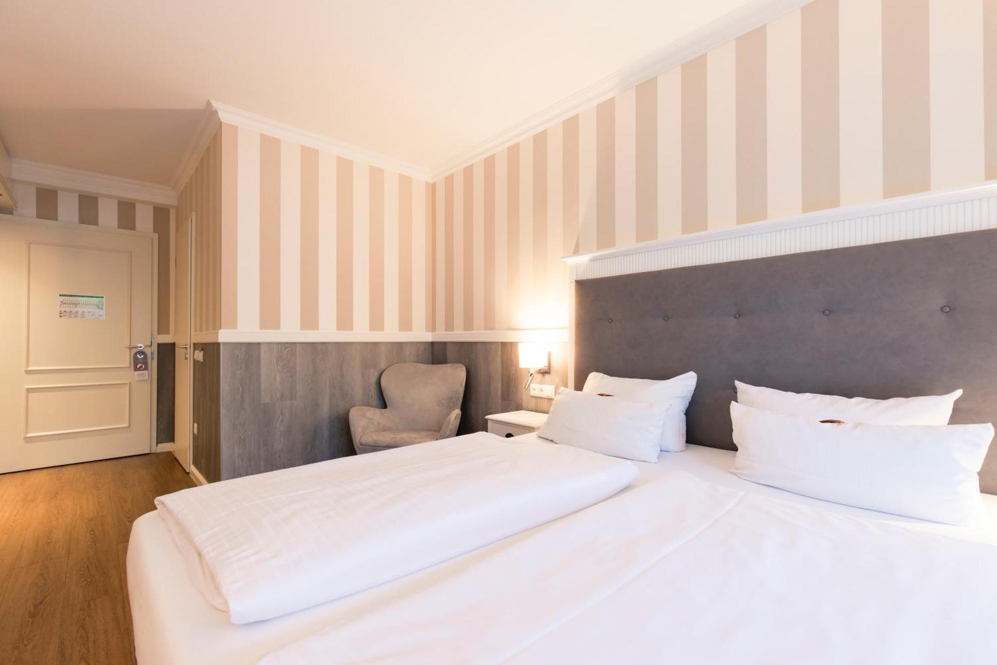 Resort Hotel IV Jahreszeiten 징스트 외부 사진