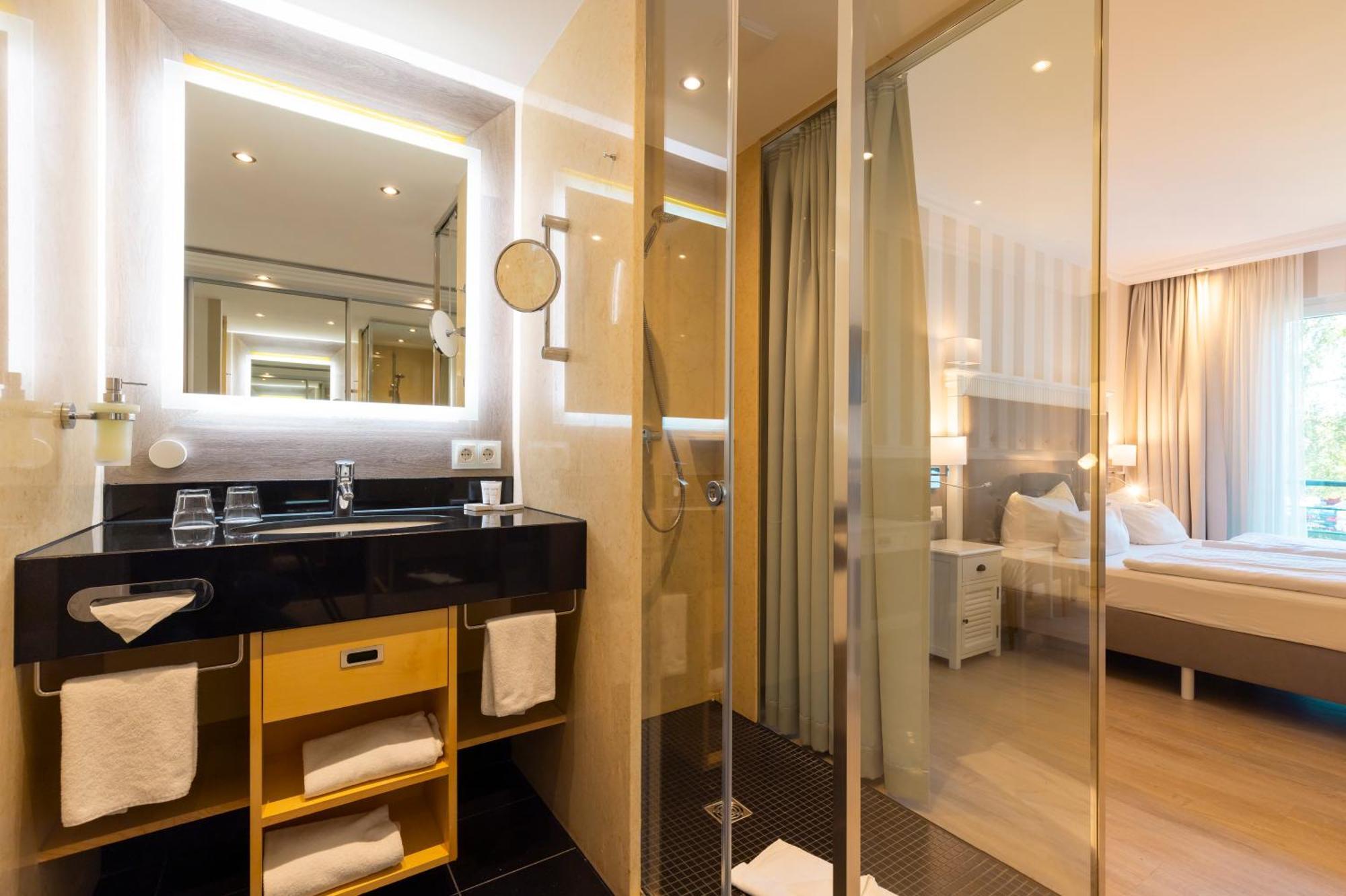 Resort Hotel IV Jahreszeiten 징스트 외부 사진
